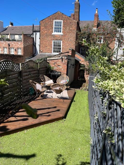 Вілла 18Th Century Townhouse In Chester City Centre Екстер'єр фото