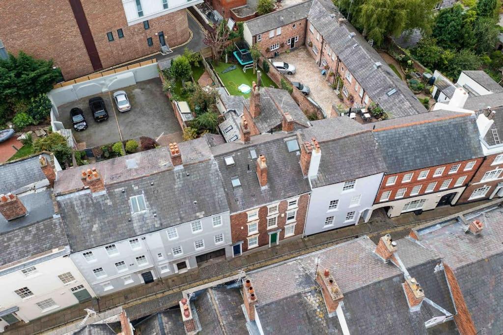 Вілла 18Th Century Townhouse In Chester City Centre Екстер'єр фото